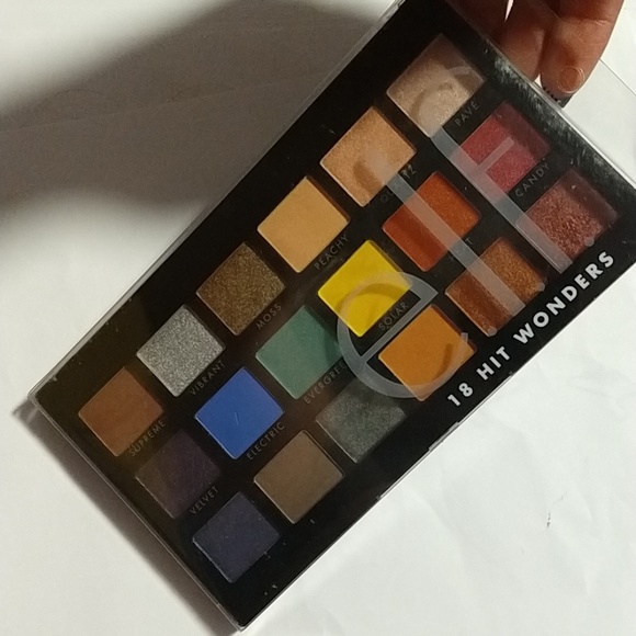 e.l.f. Cosmetics 18 Hit Wonders Eyeshadow Palette - Picture 7 of 7